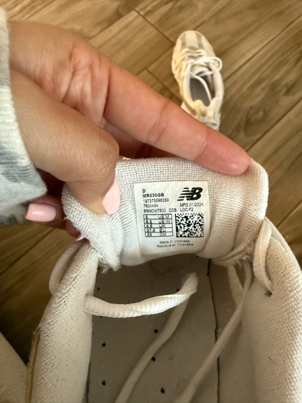 New Balance Beige and White 530- Running Sneakers - Picture 6 of 10